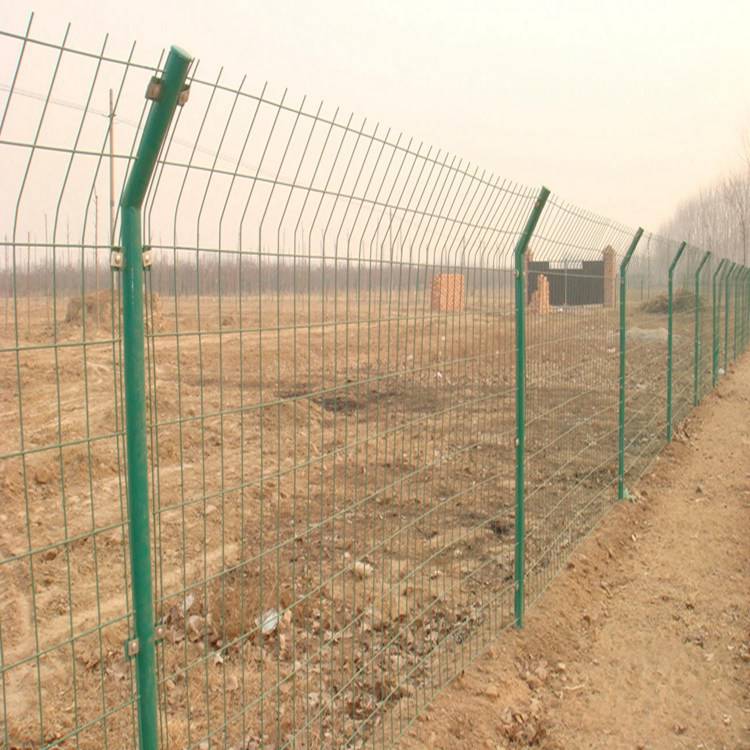 哈尔滨工厂围栏网与菜地围栏网价格解析 铁丝材质的选择与价值